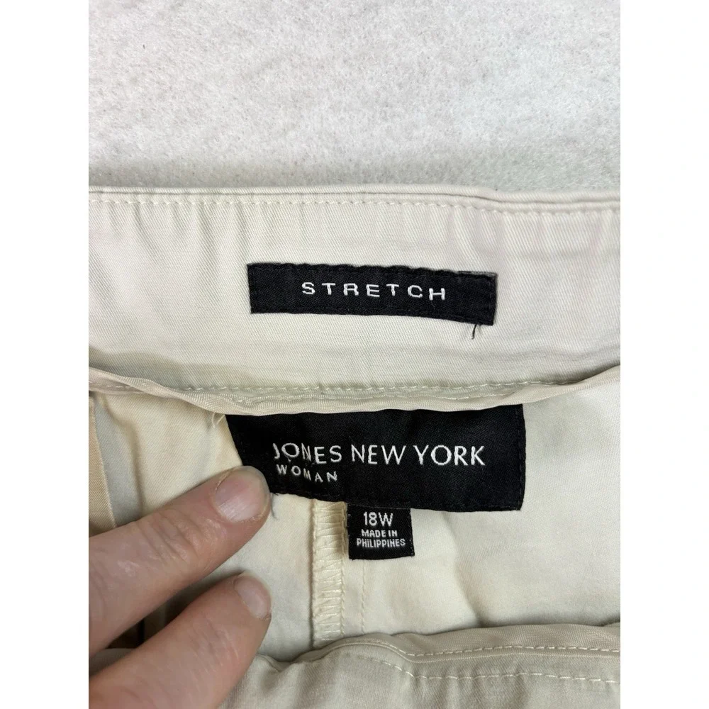 Jones New York Khaki Bermuda Shorts Women's Size 18 (40x13) Preppy‎ Beach